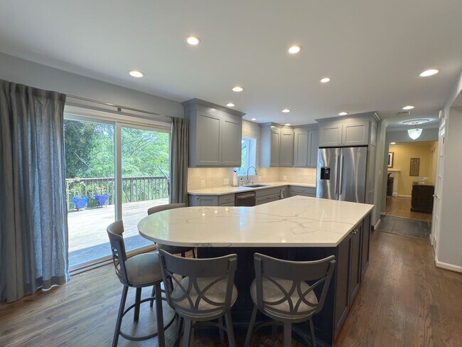 Building Photo - Spacious 3-Bedroom, 3.5 Bath Garage Home I...