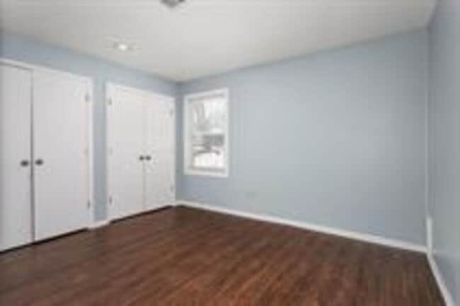 Building Photo - 402 NE Independence Ave