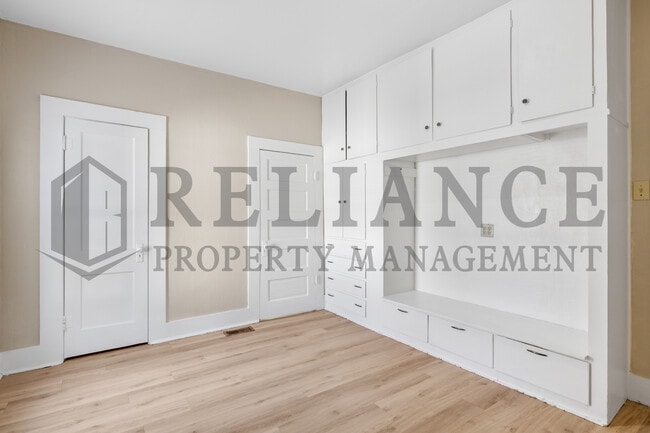 Building Photo - 1934 N Burns Ave