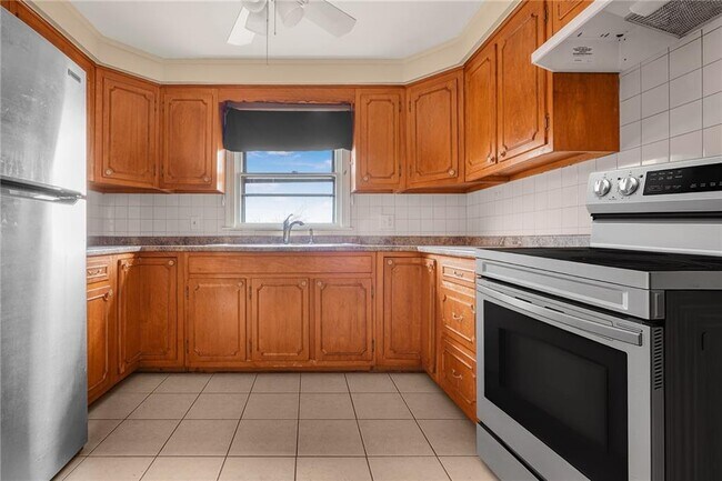 Building Photo - 3421 Pawtucket Ave