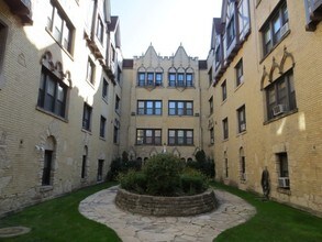 Building Photo - 5653 N Spaulding Ave