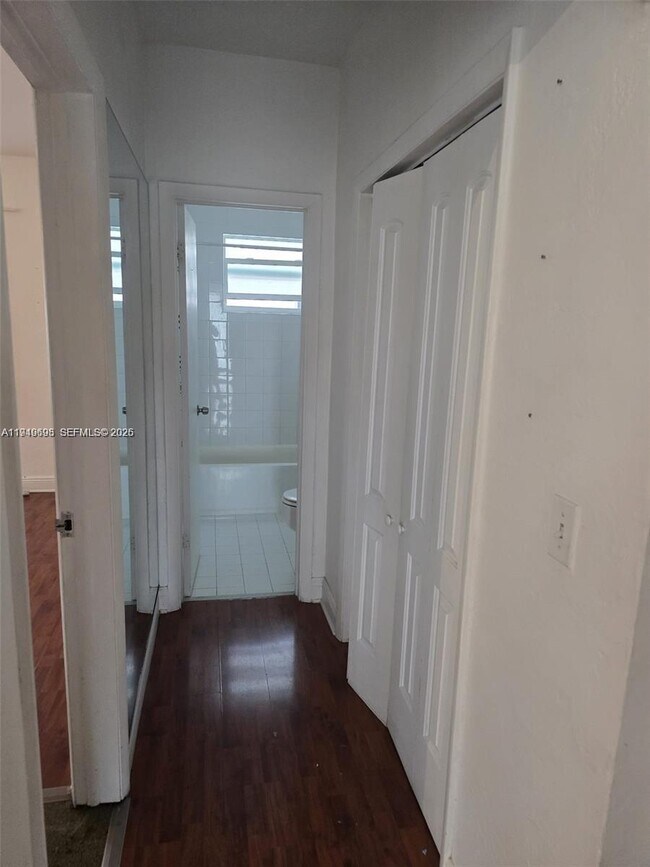 Building Photo - 450 77th St