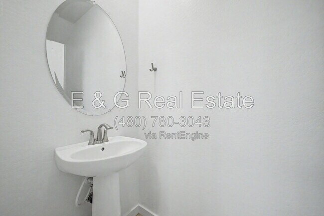 Building Photo - 2771 S Chippewa Dr