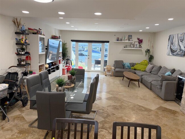 Building Photo - 3690 NE 167th St