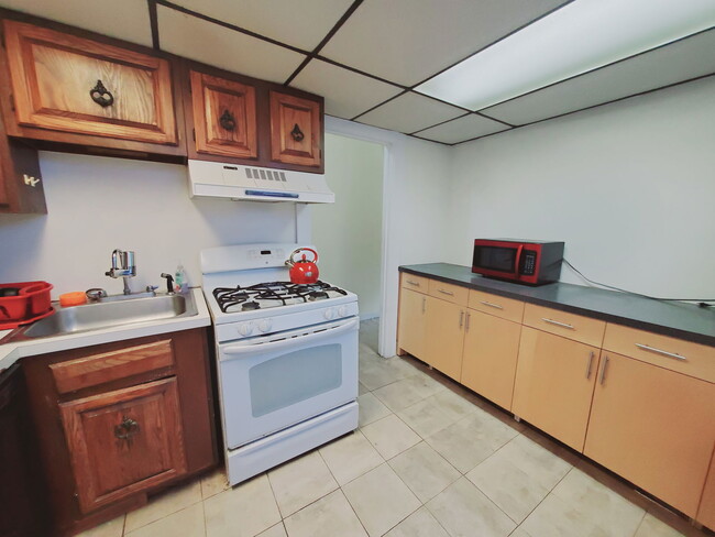 Building Photo - 641 Summer St