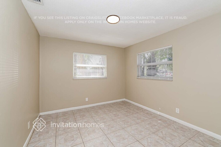 Building Photo - 250 SW 12th Ave