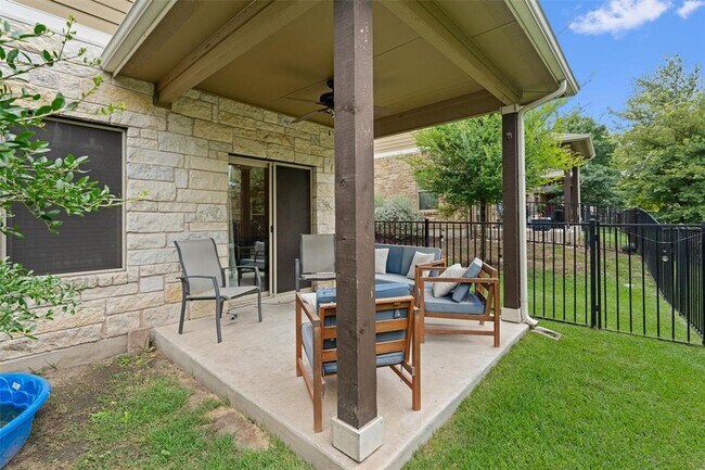 Building Photo - 516 E Slaughter Ln