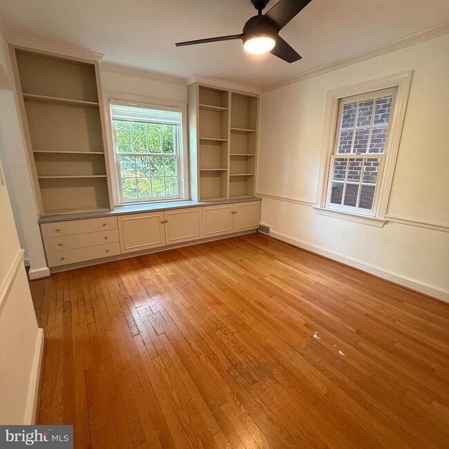 Building Photo - 3121 Quebec Pl NW