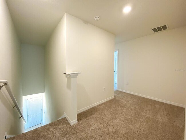 Building Photo - 495 Lily Ln