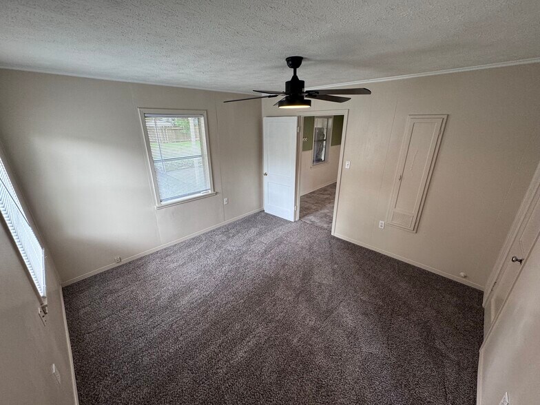 Building Photo - 1105 Milam St