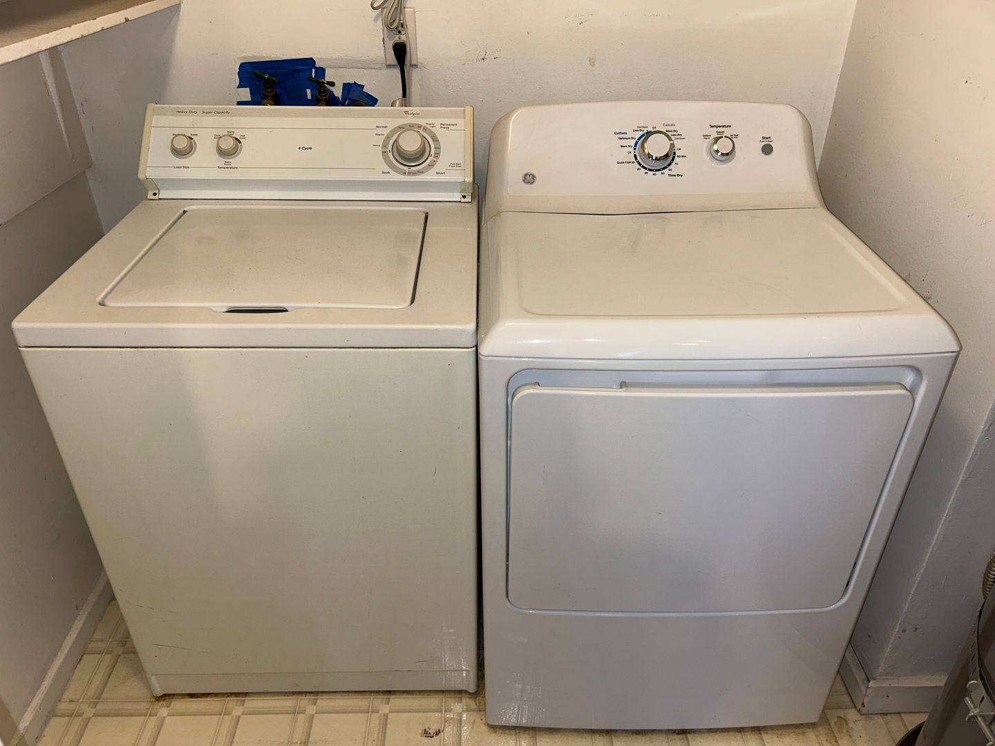 Building Photo - Kostar Duplex