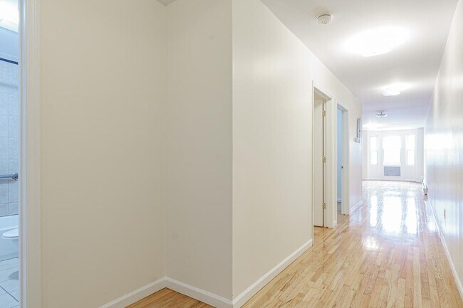 Building Photo - 1337 Park Pl