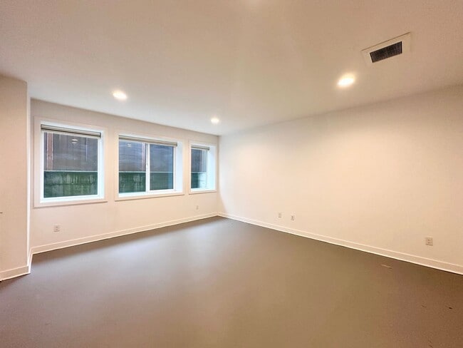 Building Photo - Exceptional Modern 3-Story Single-Family Home Near Woodstock