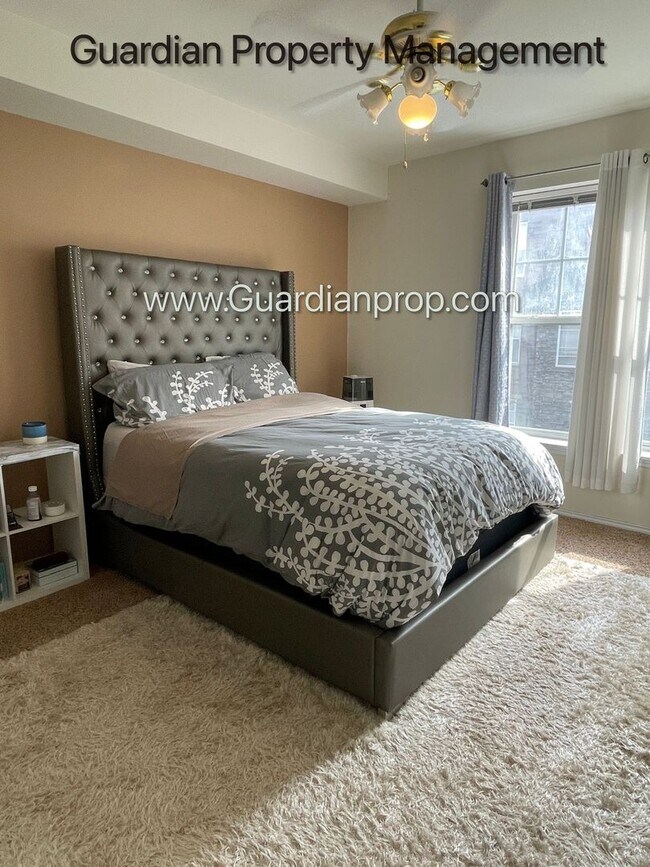 Building Photo - Eden Prairie Southwest Station Condo, 2 Full Baths, 1 Parking Space, Amenity Rich Building