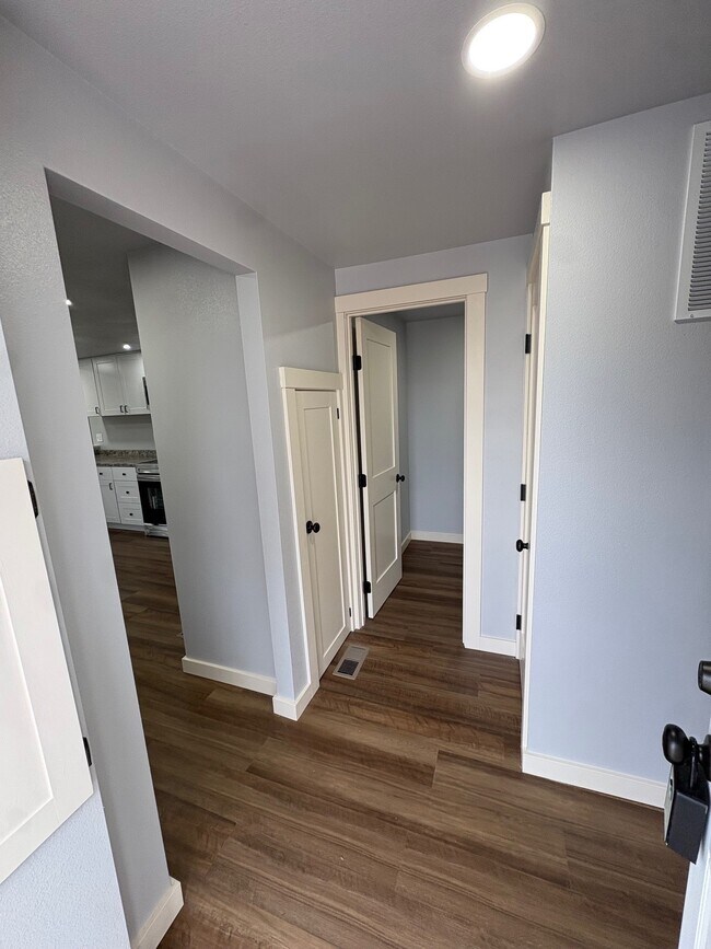 Building Photo - 38823 Ridge Dr