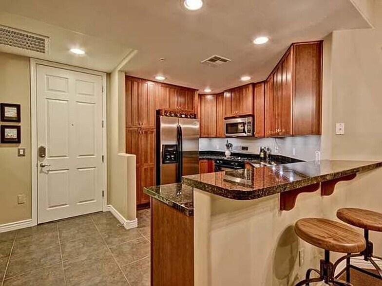 Building Photo - 5450 E Deer Valley Dr