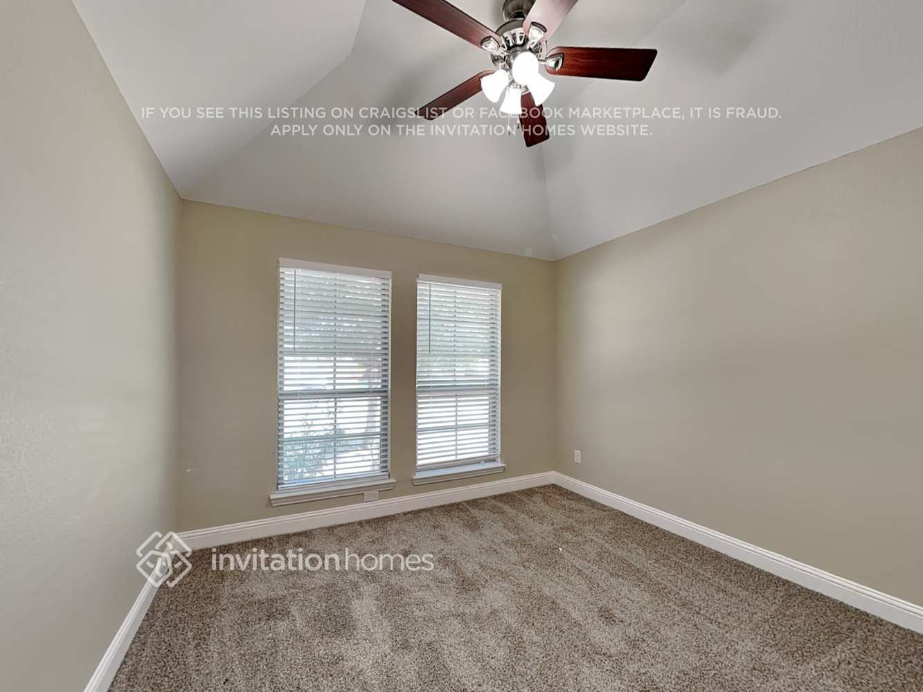 Building Photo - 5609 Paradise Dr
