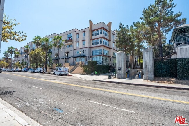 Building Photo - 360 W Ave 26