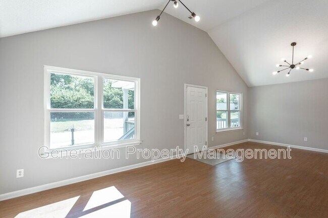 Building Photo - 2005 S Lyerly St