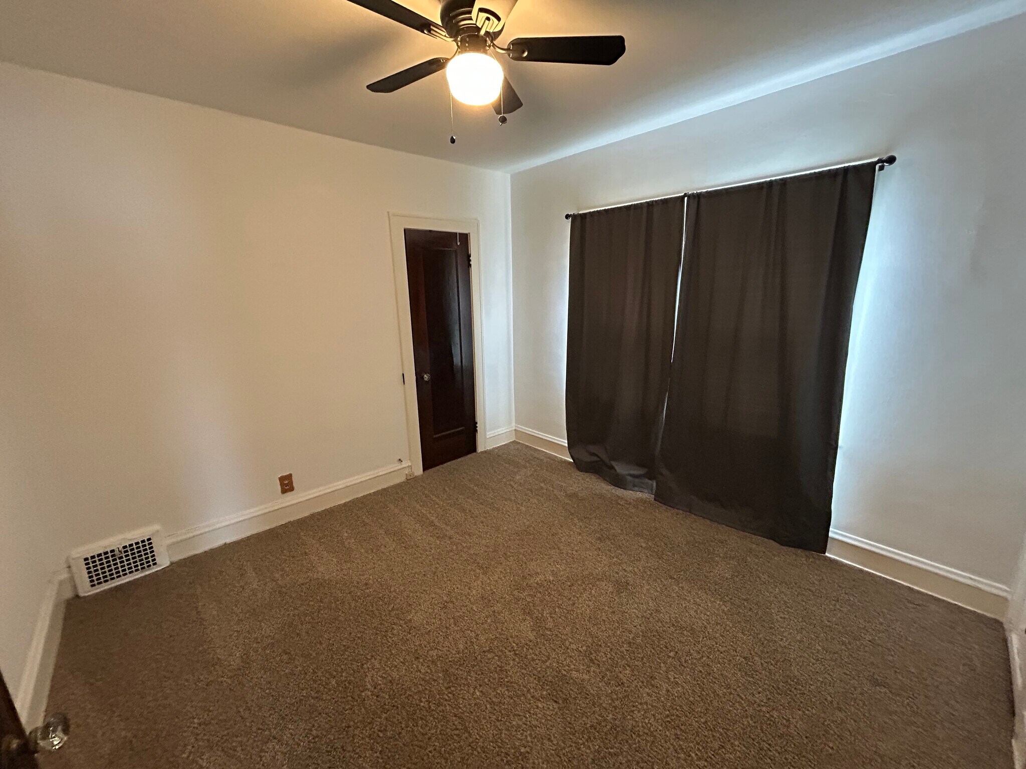 Building Photo - 2082 Lewis Dr