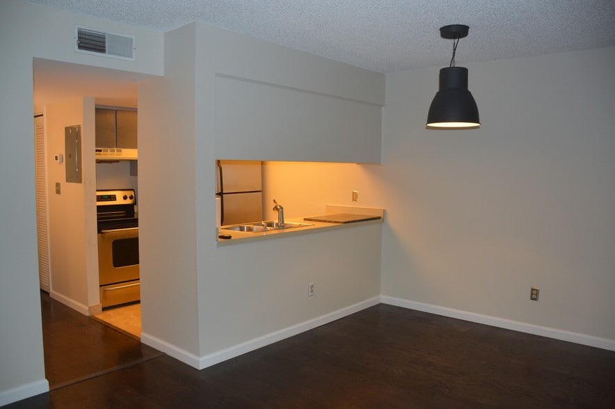 Building Photo - 3109 W Horatio St