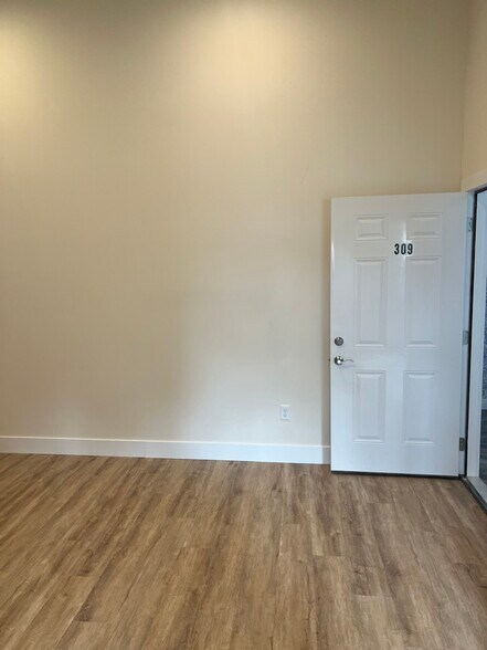 Building Photo - 509 Courtyard Ln