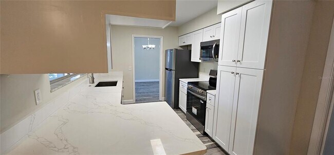 Building Photo - 1329 Fairfield Dr
