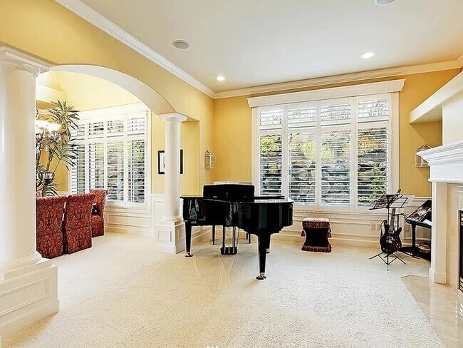 Building Photo - Spacious Sammamish Retreat | 4,184 SF Home on a Peaceful Cul-de-Sac