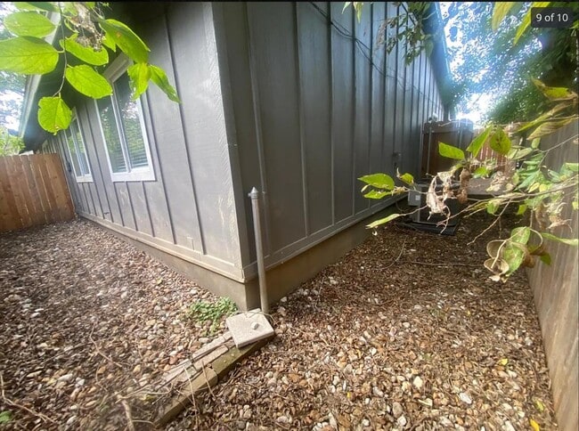 Building Photo - 1810 Nicole Cir