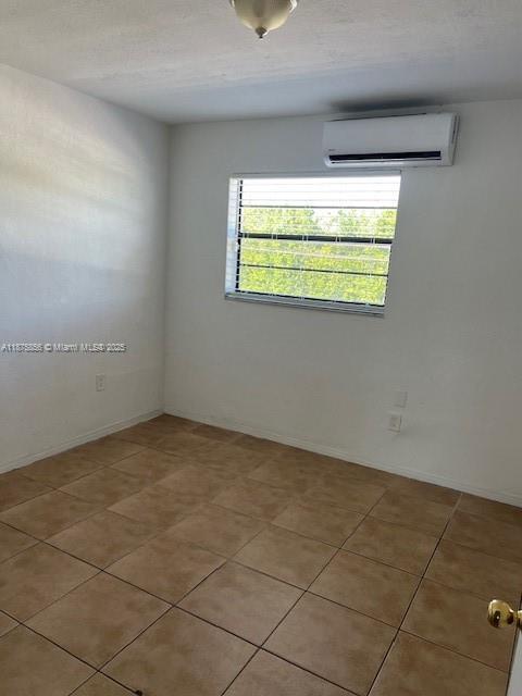 Building Photo - 4450 SW 67th Ave