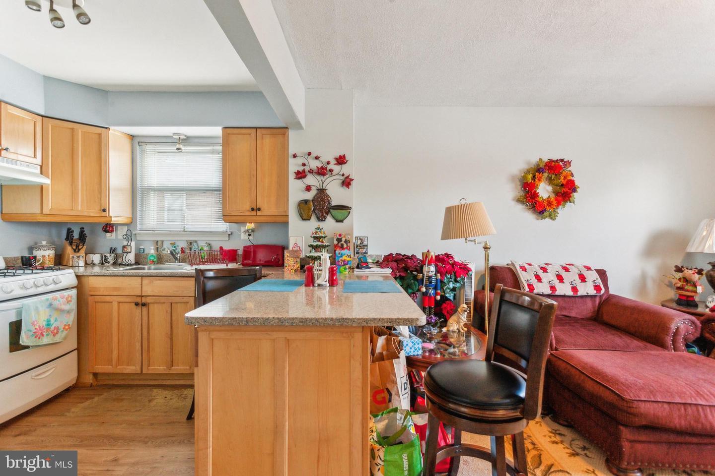 Building Photo - 657 Childs Ave