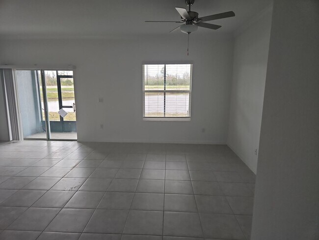 Building Photo - Dazzling 3-bedroom, 2.5-bathroom, 1 car ga...