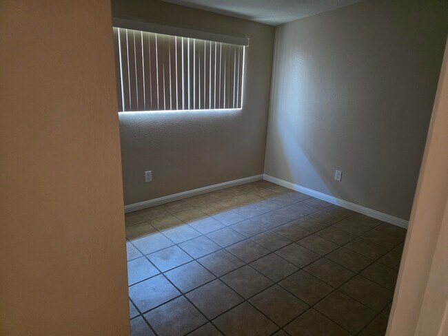 Building Photo - 6553 Desert Queen Ave