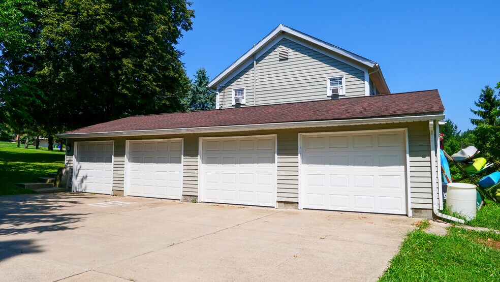 Building Photo - 11220 Vista Dr