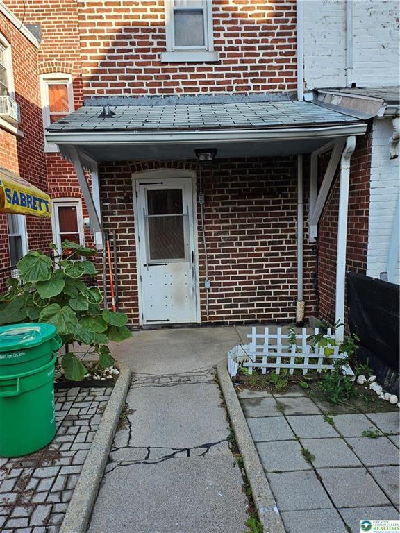 Building Photo - 734 N Meadow St