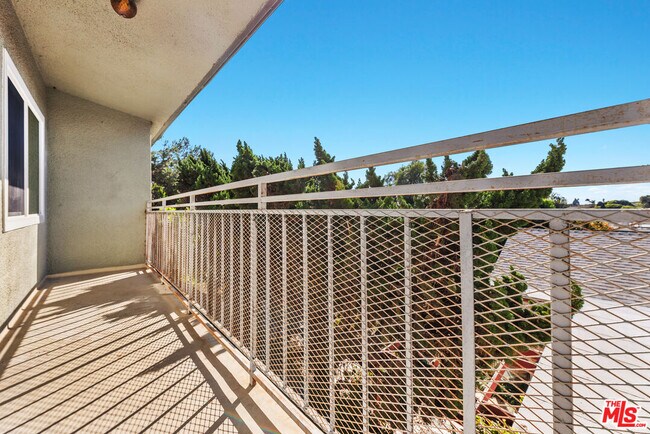 Building Photo - 836 Ashland Ave