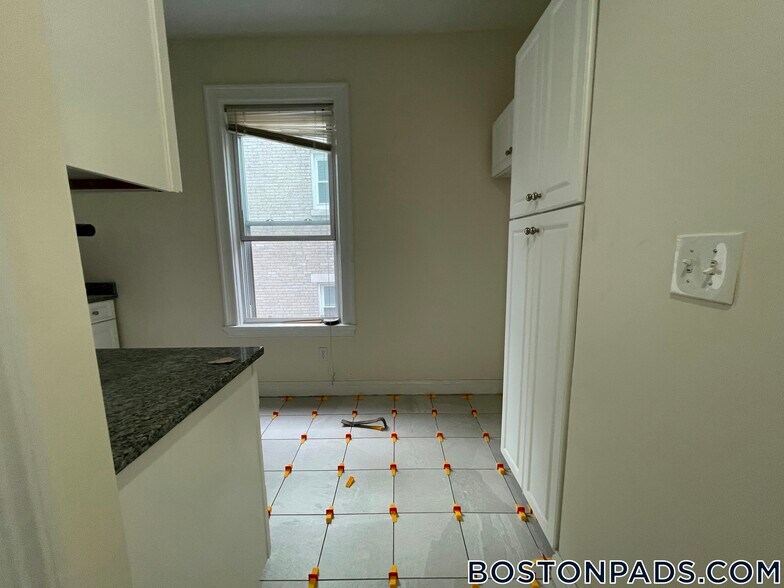 Building Photo - 53 Ashford St