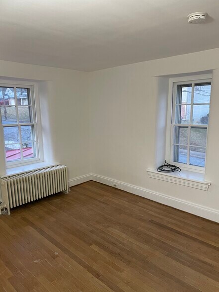 Building Photo - 203 Green St