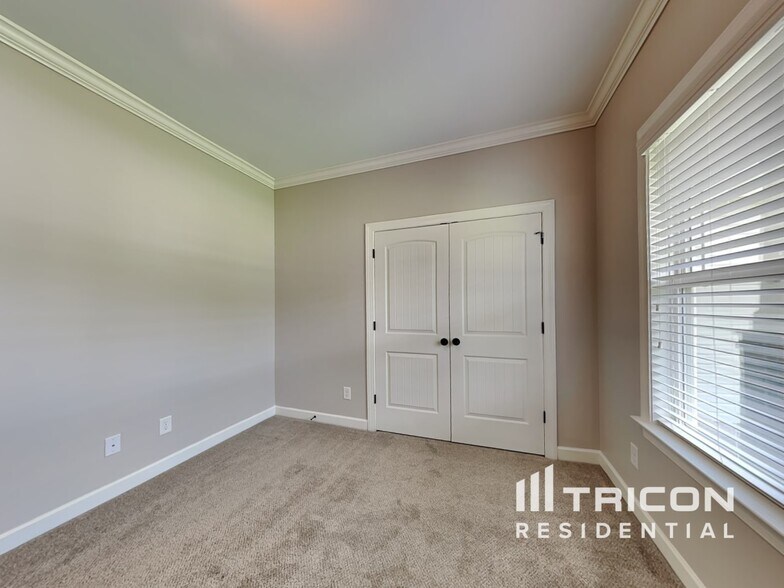 Building Photo - 189 Crystal Creek Dr