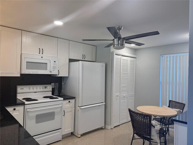 Building Photo - 1627 Riverview Rd