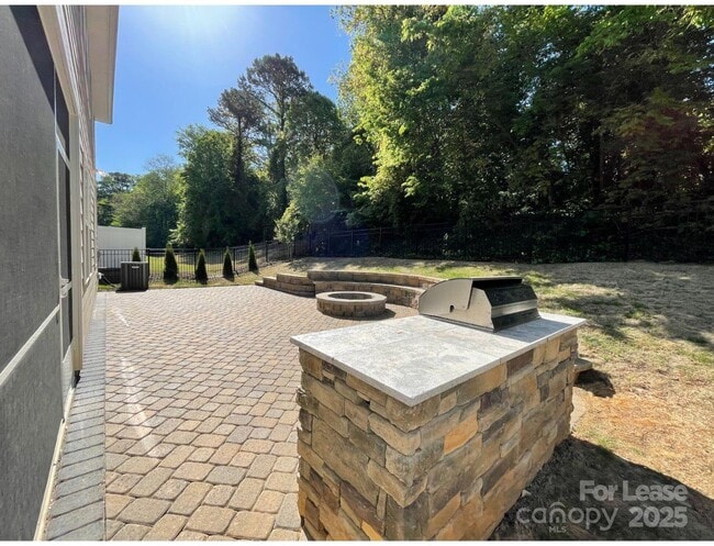 Building Photo - 141 W Morehouse Ave