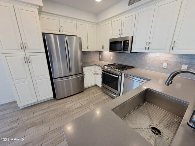 Building Photo - 17850 N 68th St