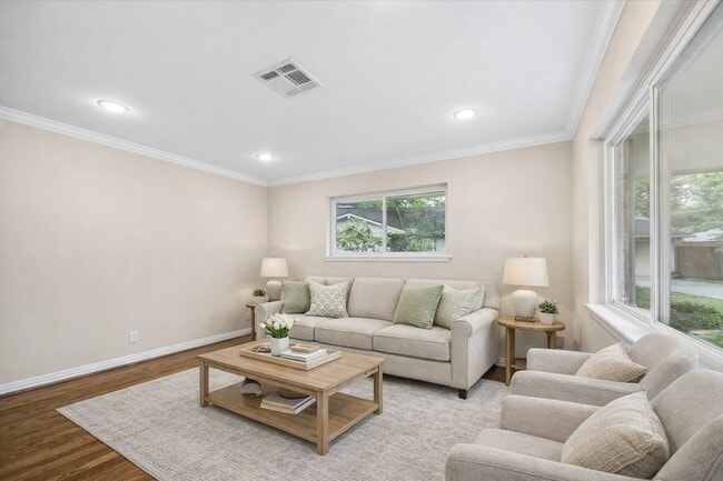 Building Photo - 1607 Willowby Dr