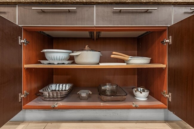 Building Photo - 3045 Clinton Dr