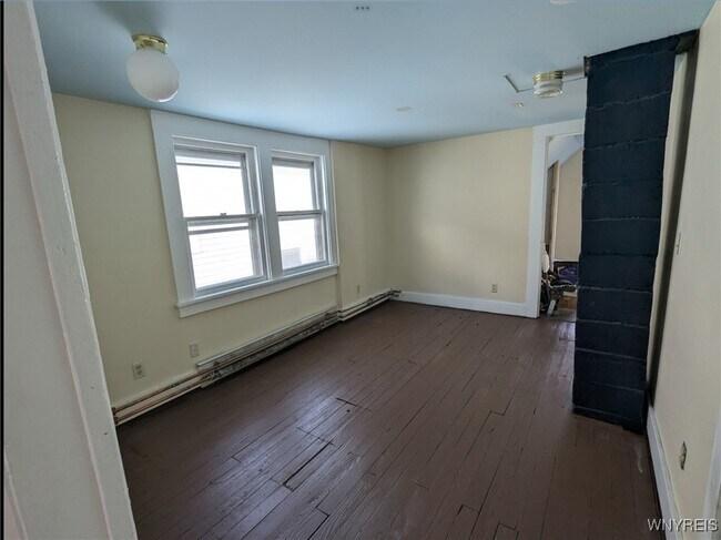 Building Photo - 107 Hawley St