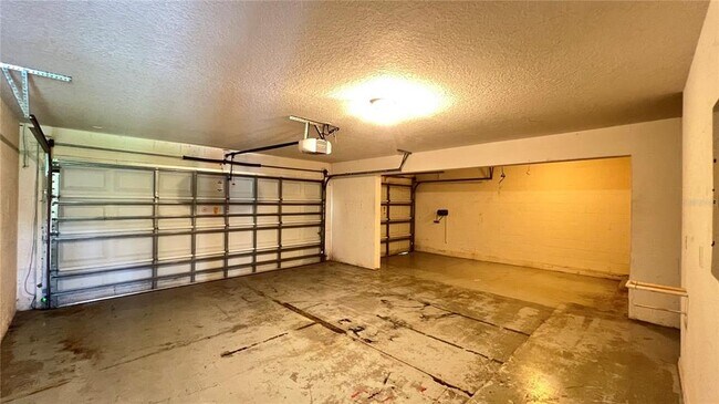 Building Photo - 806 Lost Grove Cir