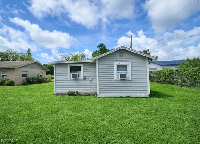 Building Photo - 719 Burdick Ave