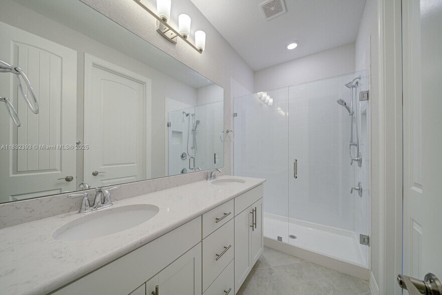 Building Photo - 1280 Eucalyptus Dr