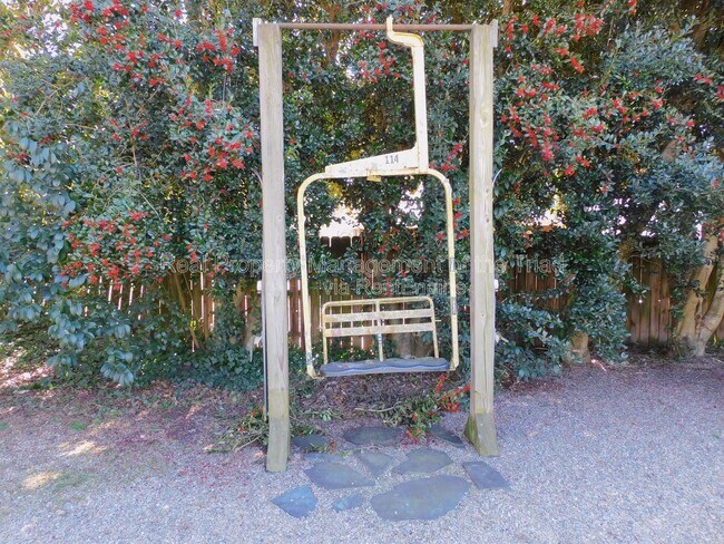 Building Photo - 3110 Canterbury St