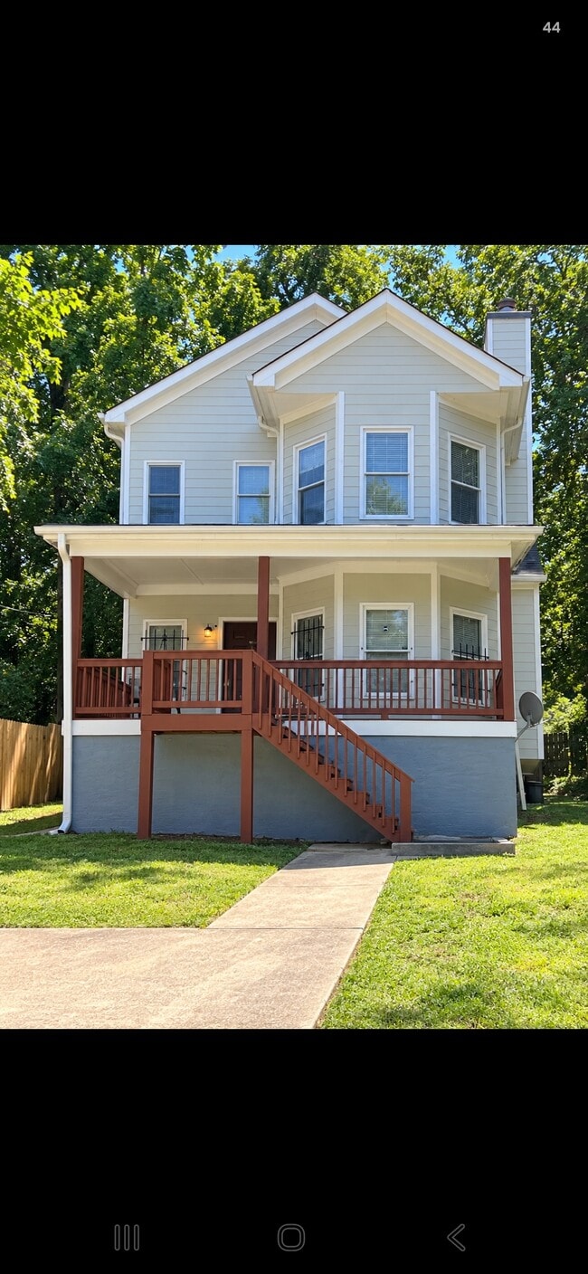 Building Photo - 1886 E Farris Ave